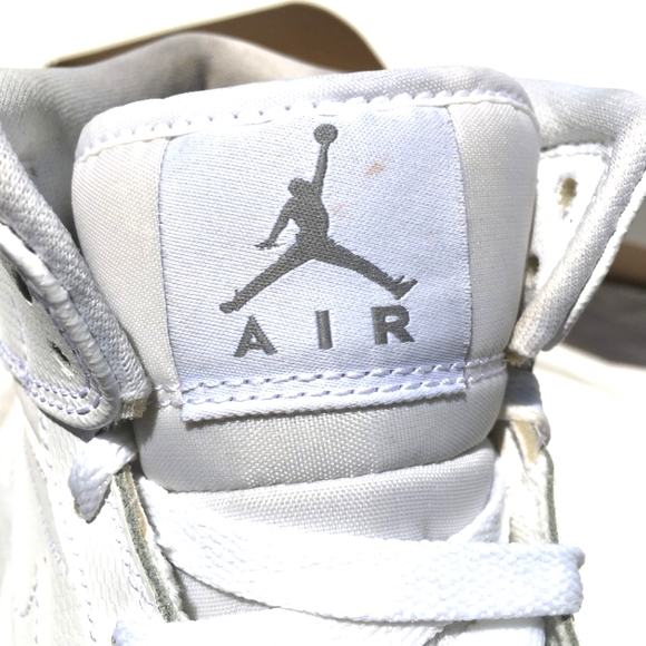 🎉HOST PICK🎉Air Jordan 1 Mid Pure White Size 7Y - Picture 3 of 10